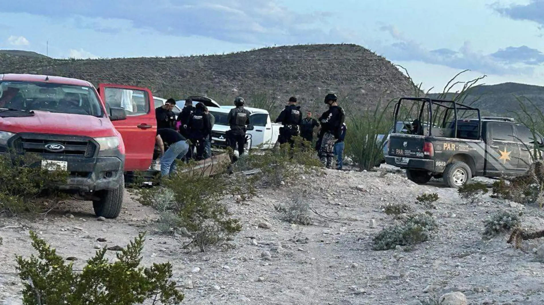 Voluntarios senderistas tienen campamentos en el área de búsqueda y apoyan con todo su conocimiento y habilidades